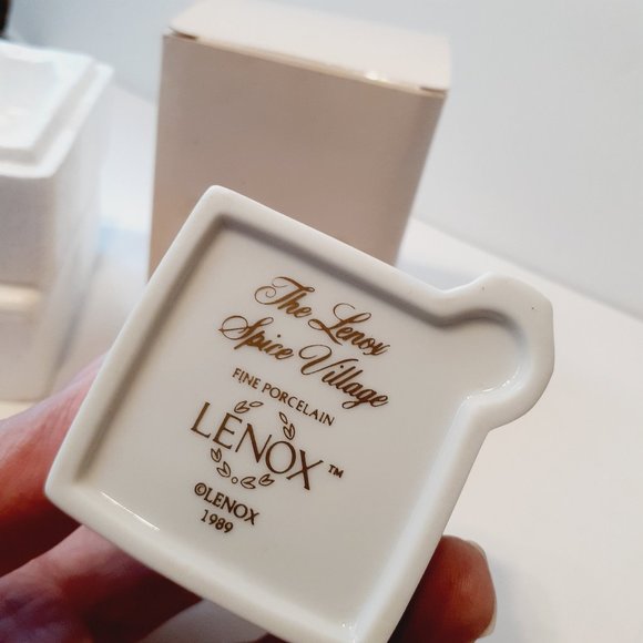 The Lenox Spice Village 1989 Porcelain House Jar Onion Vintage in box - Picture 6 of 9
